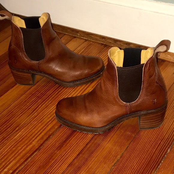 frye sabrina chelsea boot cognac